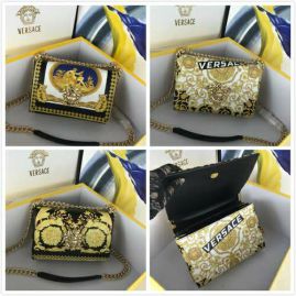 Picture of Versace Lady Handbags _SKUfw84244699fw